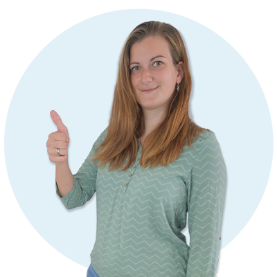 Tini mit Daumen hoch